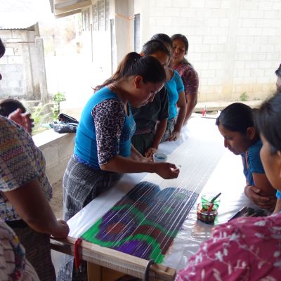 Painting a warp cooperatively