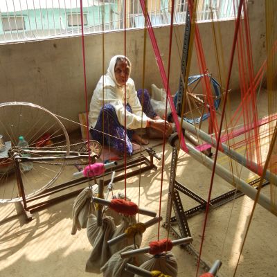 Preparing yarn for weaving