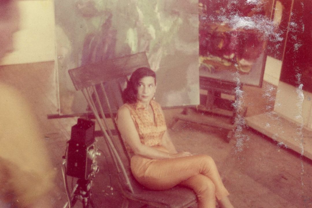 Annie posing for a 1961 St. Petersburg Times article, “Artist’s Wife,” at home.