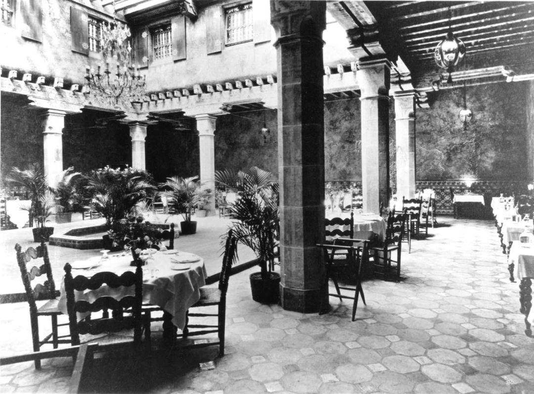 The famous Fountain Room at Owen Burns’ El Vernona Hotel, circa 1927.