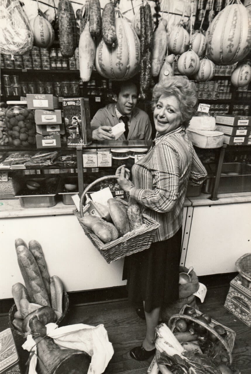 <p>Marcella Hazan in a grocery store.</p>