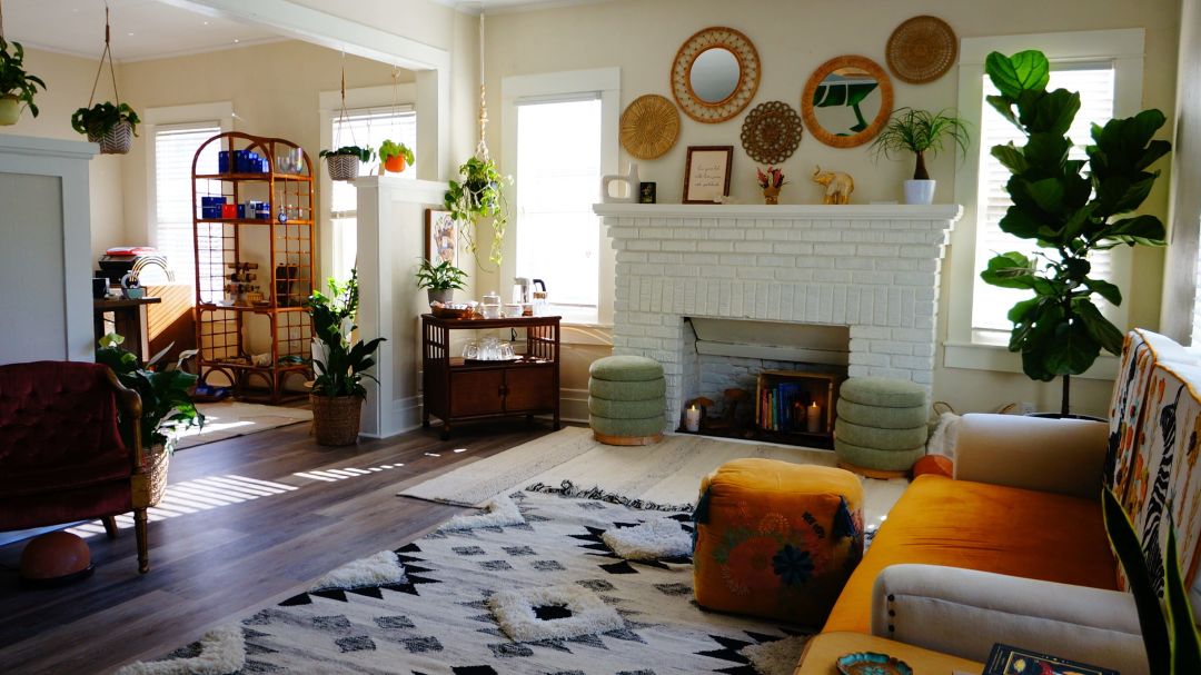 Grateful Tonic's sitting room.