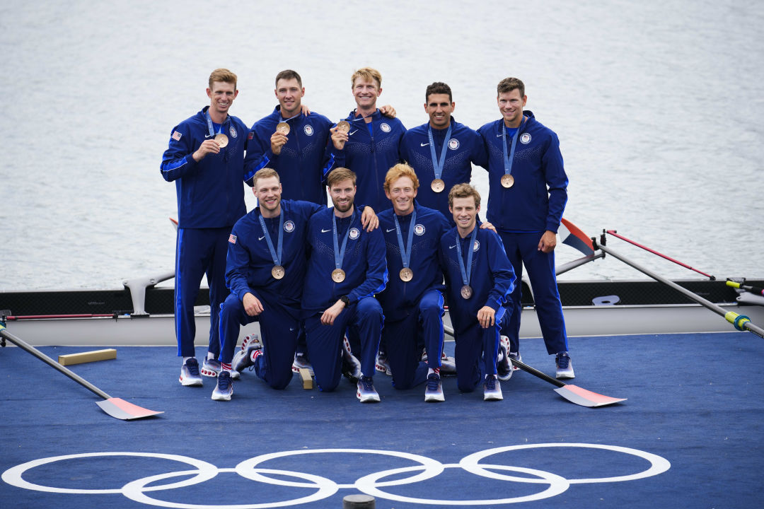 The United States' Chris Carlson, Clark Dean, Peter Chatain, Rielly Milne, Henry Hollingsworth, Christian Tabash, Nick Rusher, Evan Olson and Pieter Quinton pose with their bronze medal in the men's eight rowing final.