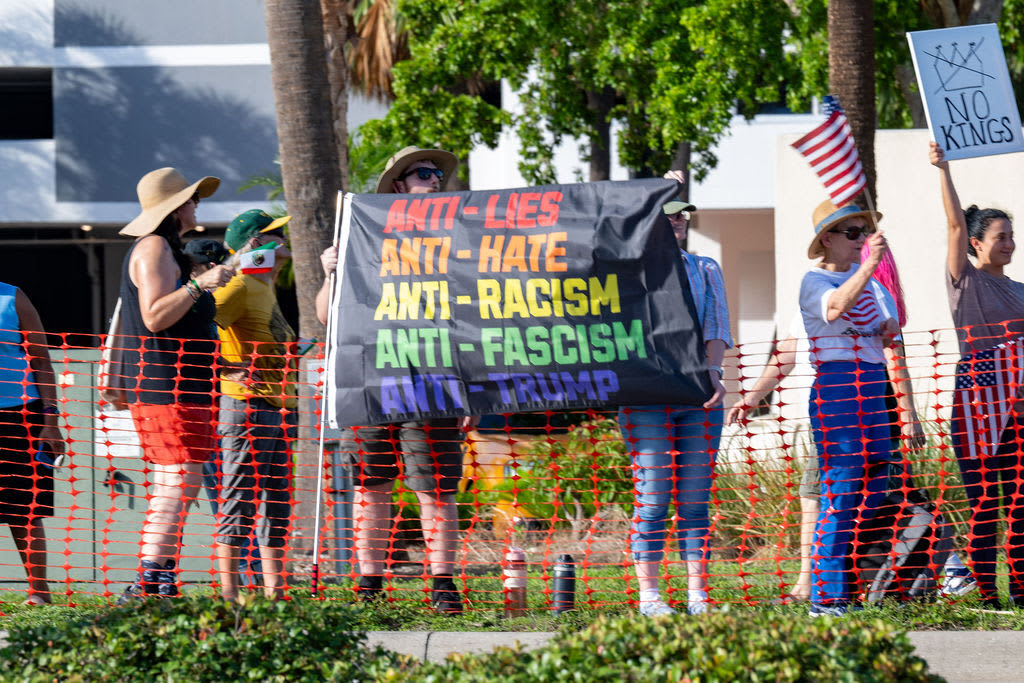 Despite state and local officials warning that rioting could result in jail time, an estimated 7,000 people turned out in Sarasota on Saturday.
