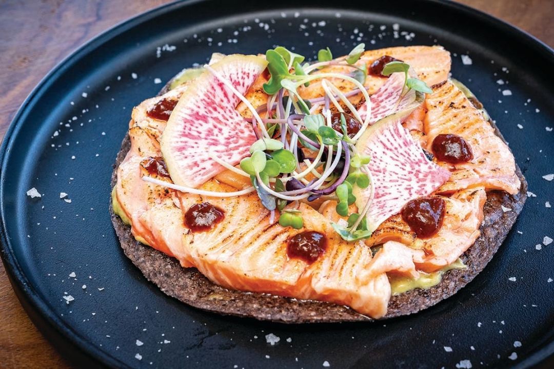 Salmon tostada