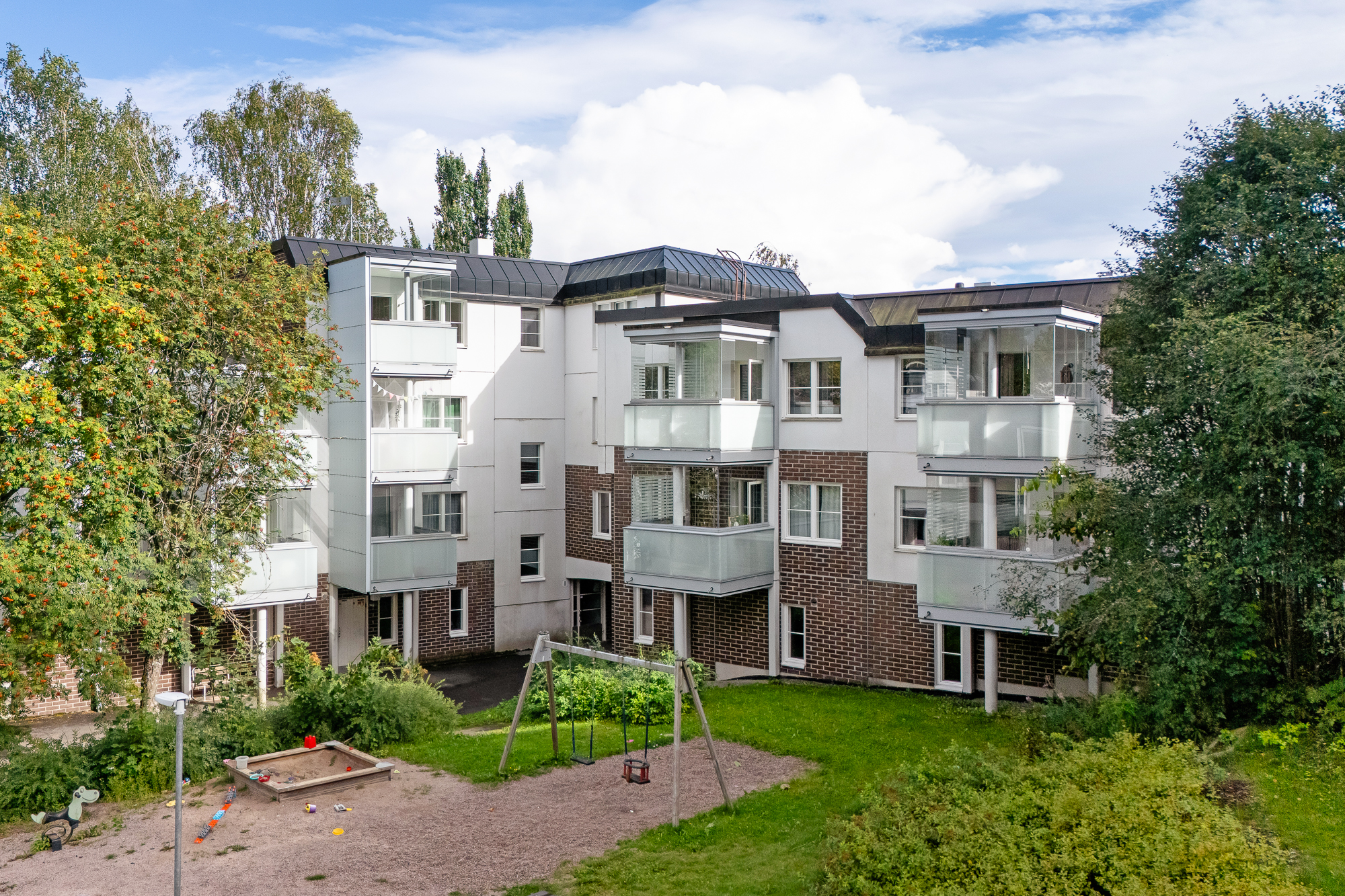 Top floor 2br home in Malminkartano 3