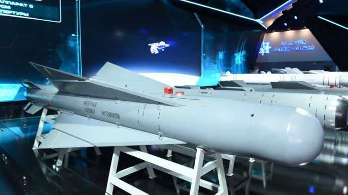 Russia Deploys New UPAB-1500B Smart Bomb on Ukraine