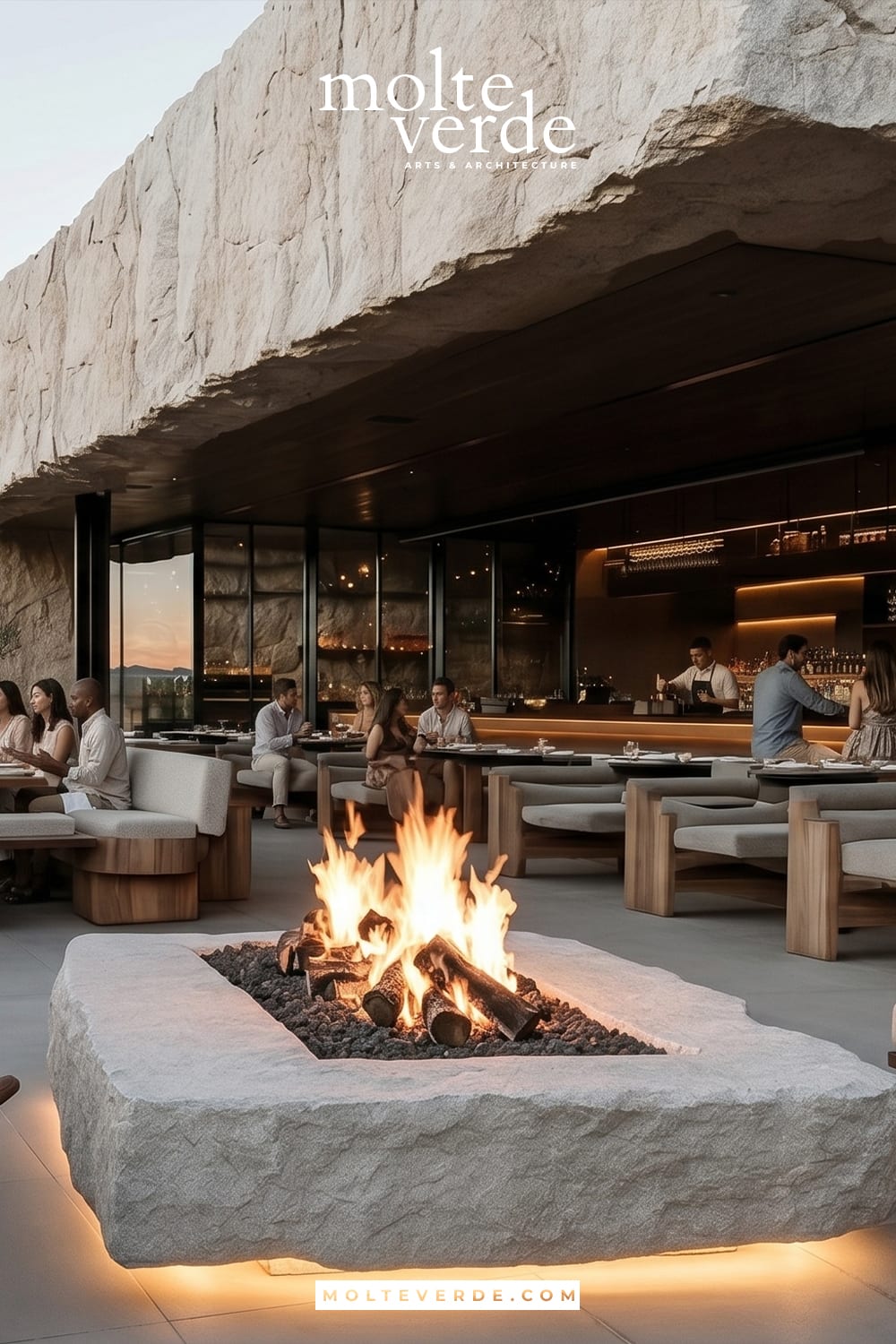 Wabi Sabi tarzı bir restoranda taş görünümlü ateş çukuru tasarımı