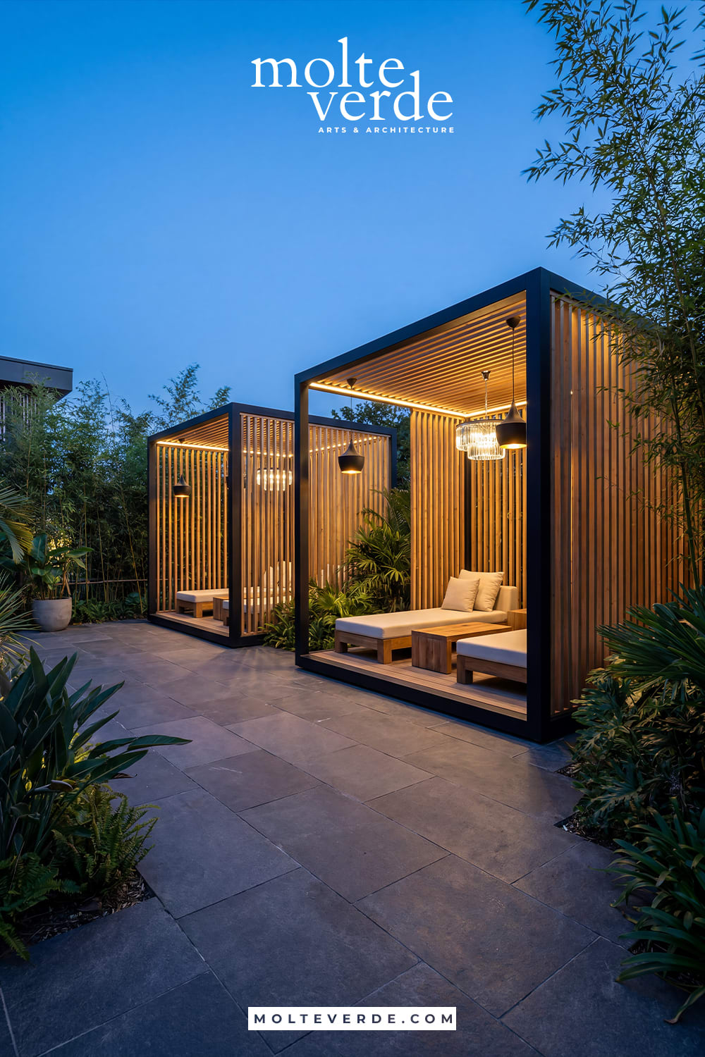 Bahçede metal ve ahşap modern pergola tasarımı