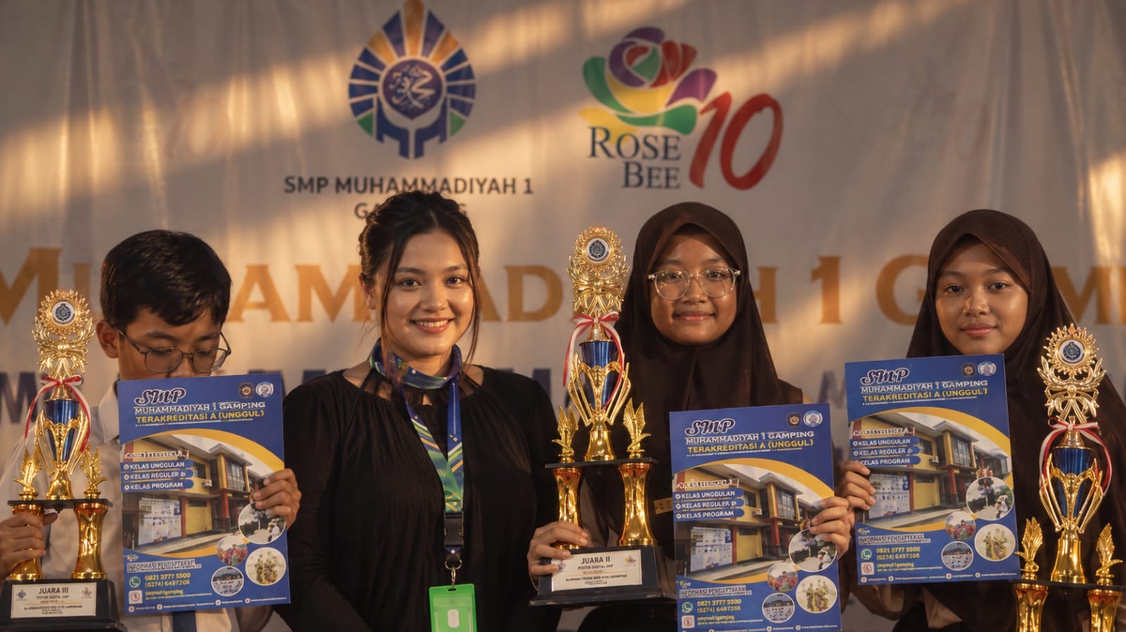Motivational speaker and spelling bee judge at SMP Muhammadiyah 1 Gombong