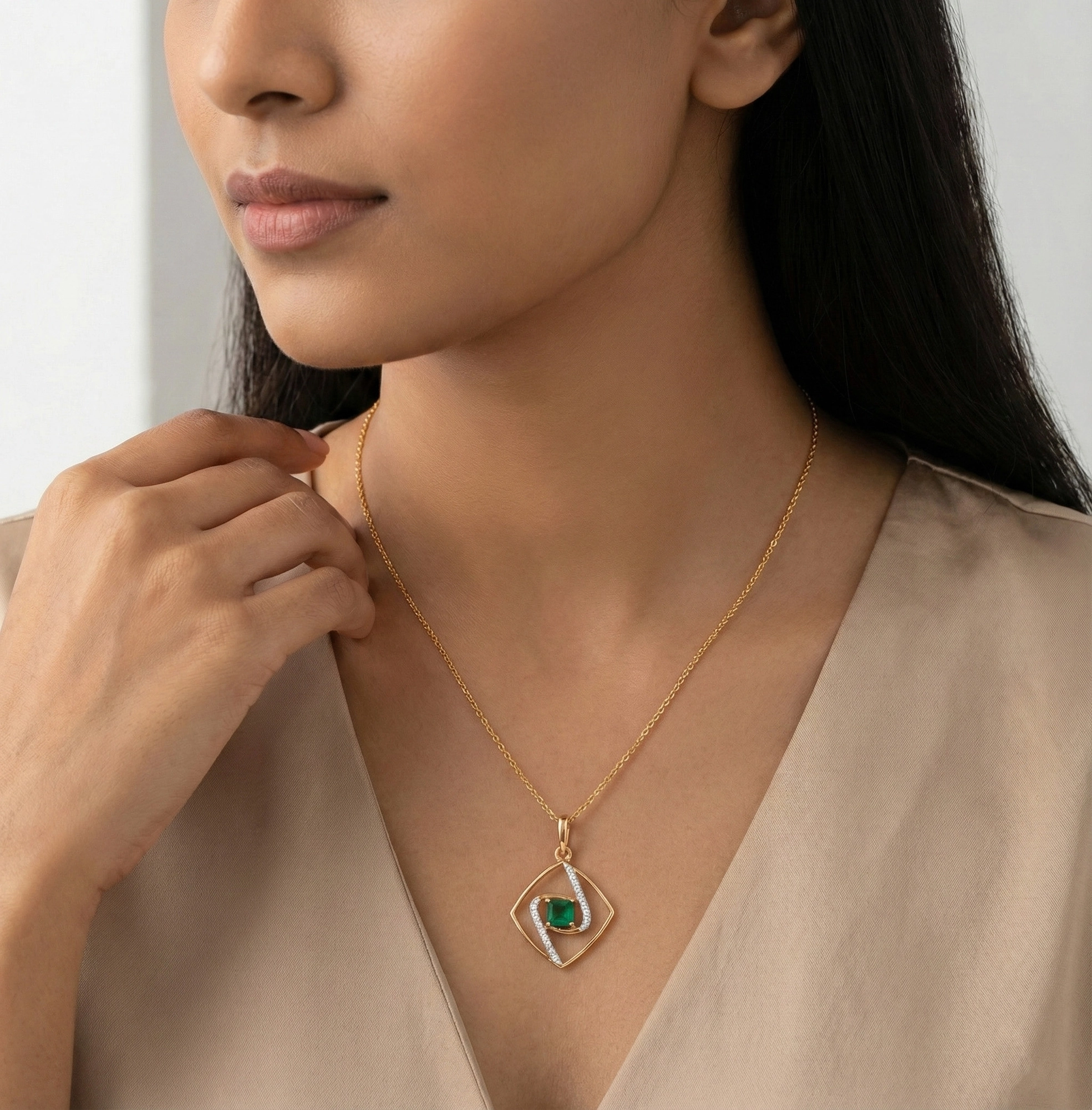 Yellow Gold Diamond Pendant thumbnail 4