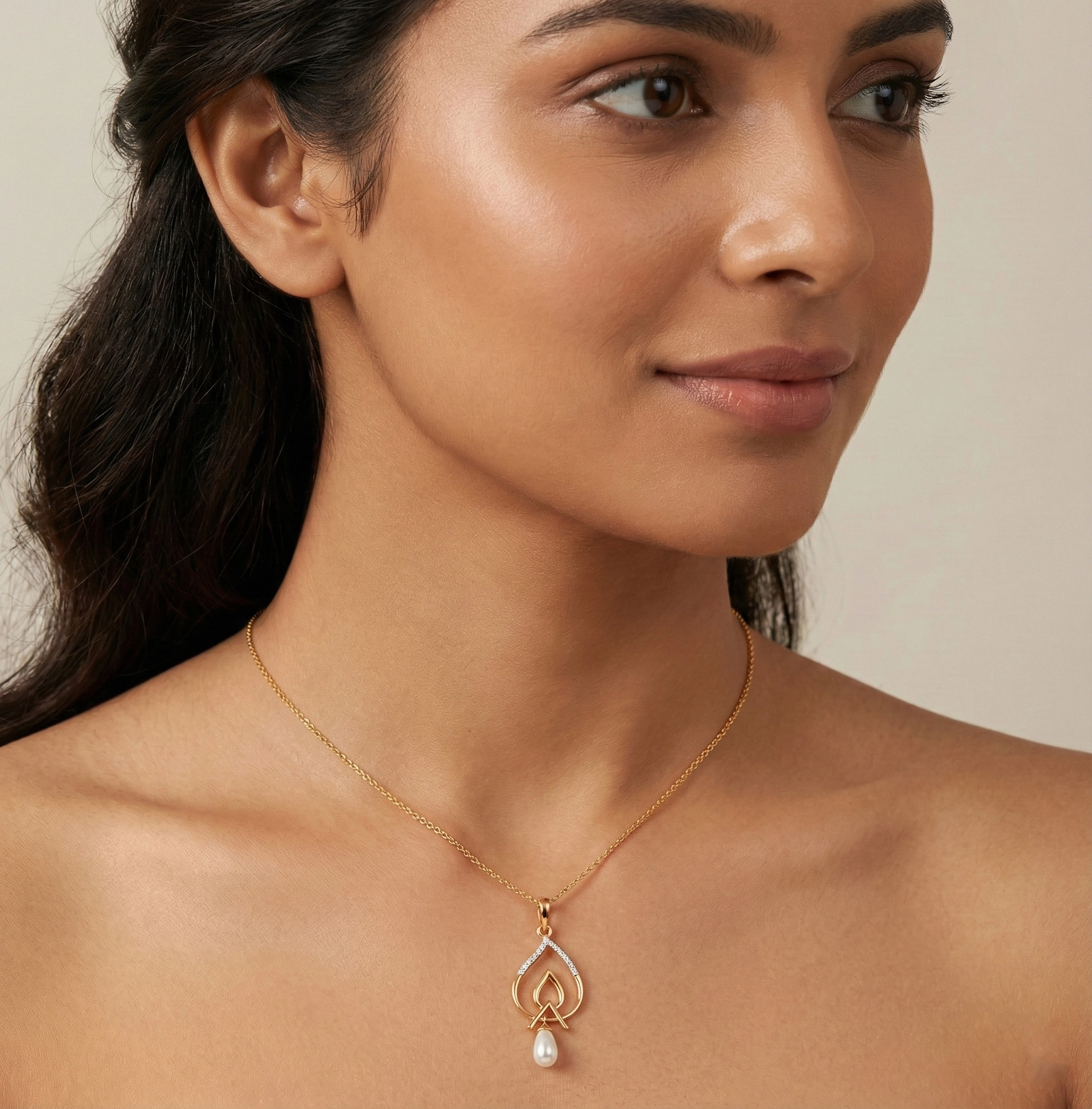 Yellow Gold Diamond Pendant thumbnail 4