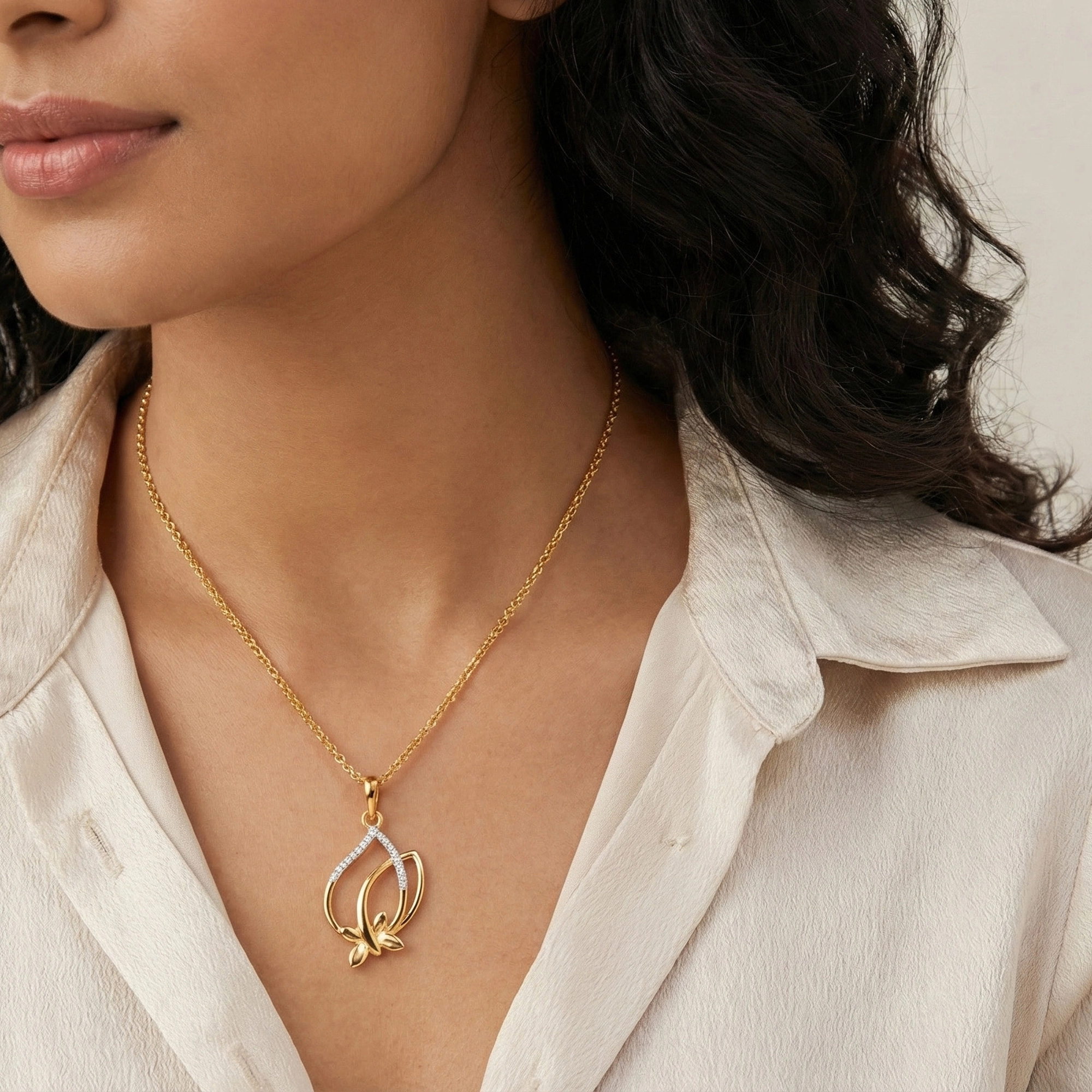 Yellow Gold Diamond Pendant thumbnail 4
