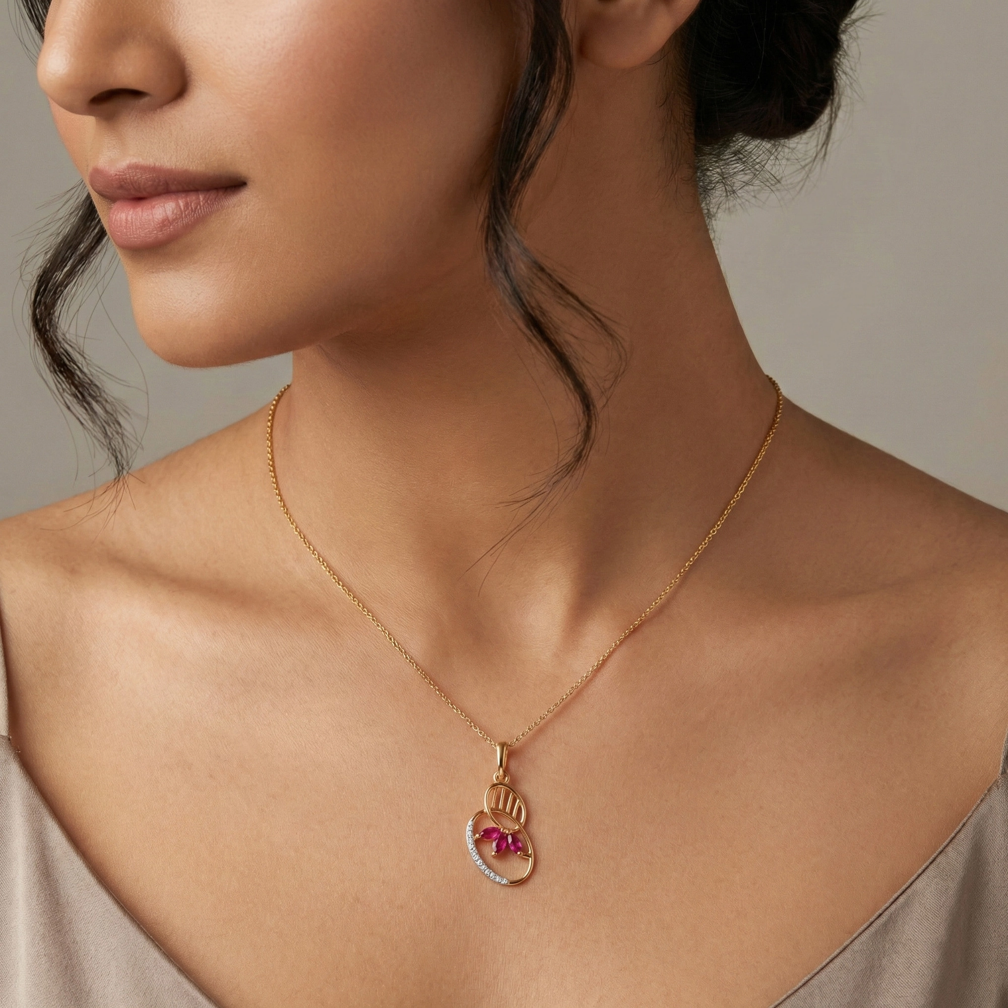 Yellow Gold Diamond Pendant thumbnail 4