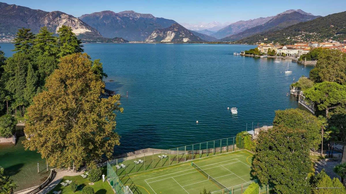 The park, tennis court and Borromean Islands