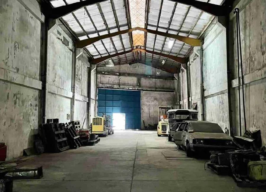 Corner Warehouse for Sale Along Custodio Street, Cavite City (photo 1 of 3)
