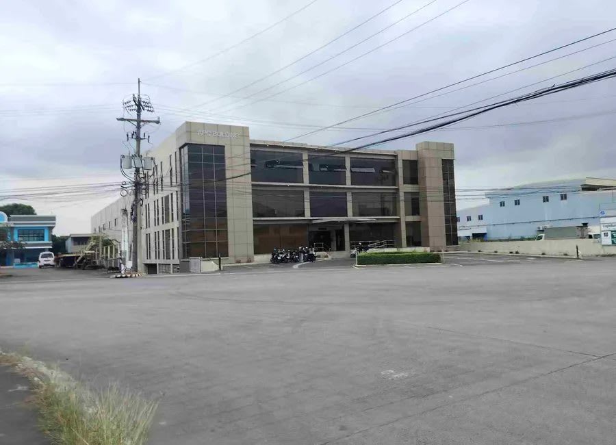 3-Storey Mixed-Use Building for Sale – Prime Commercial (photo 1 of 4)