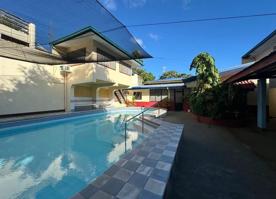 2 Private Resorts for Sale in Pansol, Calamba, Laguna City (photo 1 of 2)