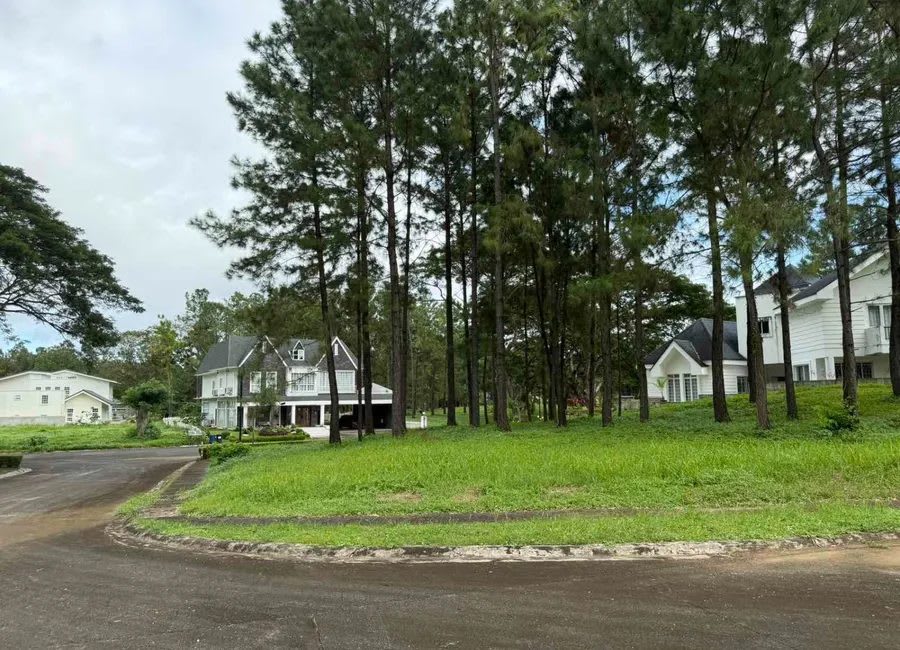Corner Lot for Sale in Promenade, Sta. Rosa, Laguna City