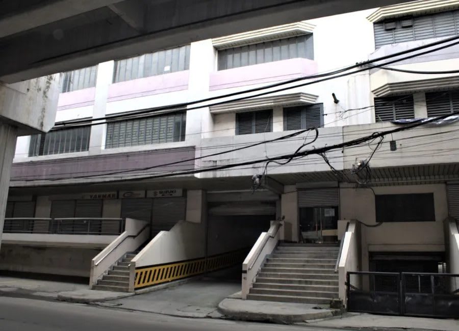 4-Storey Building for Sale on G. Araneta Ave., Quezon City (photo 1 of 3)