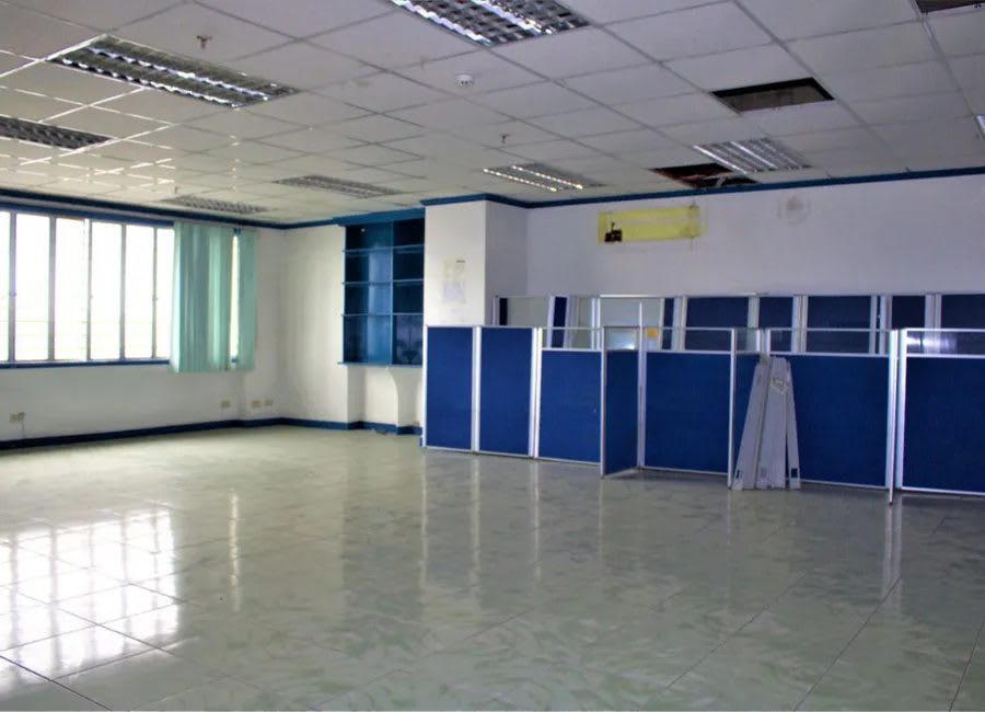 4-Storey Building for Sale on G. Araneta Ave., Quezon City (photo 1 of 3)
