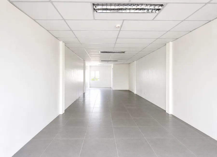 4-Storey Building for Sale Along Dona Soledad, Parañaque (photo 1 of 4)