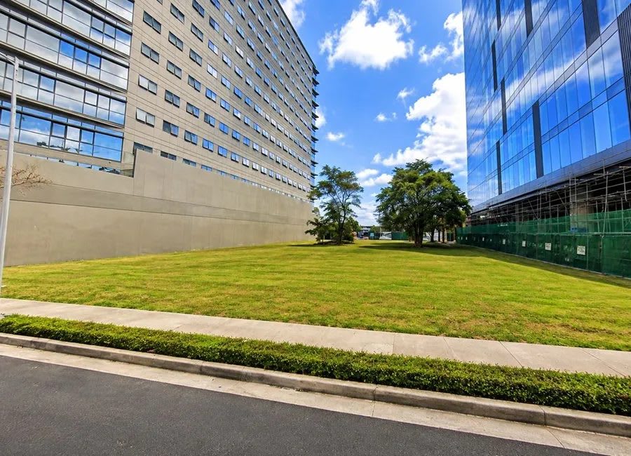 Commercial Lot for Sale in Arca South, Taguig – Ayala Malls (photo 1 of 2)