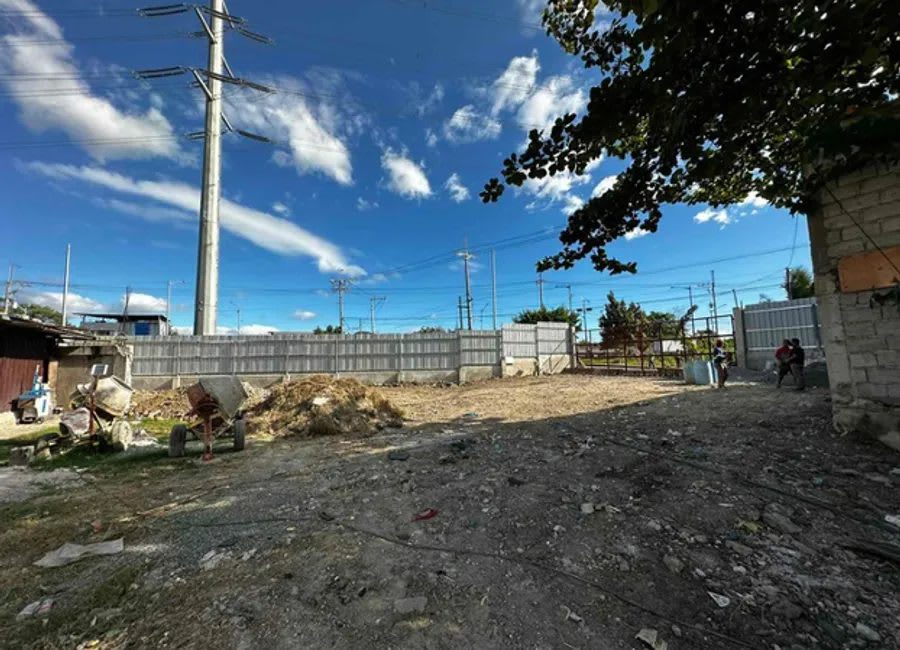 1,775 SQM Commercial Corner Lot for Sale in San Miguel Area (photo 1 of 2)