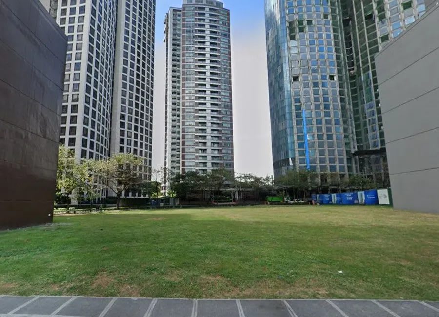 1,083 SQM Commercial Lot for Rent or Lease in BGC, Taguig (photo 1 of 2)