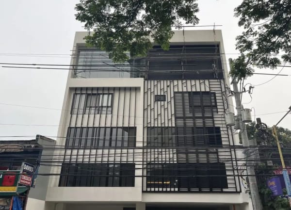 Income-generating commercial building in Kapitolyo, Pasig