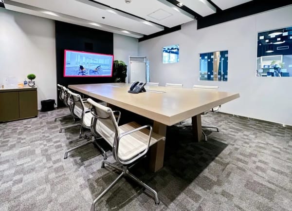 Serviced Office Space for 10 Employees at Regus Eco Tower (photo 1 of 5)