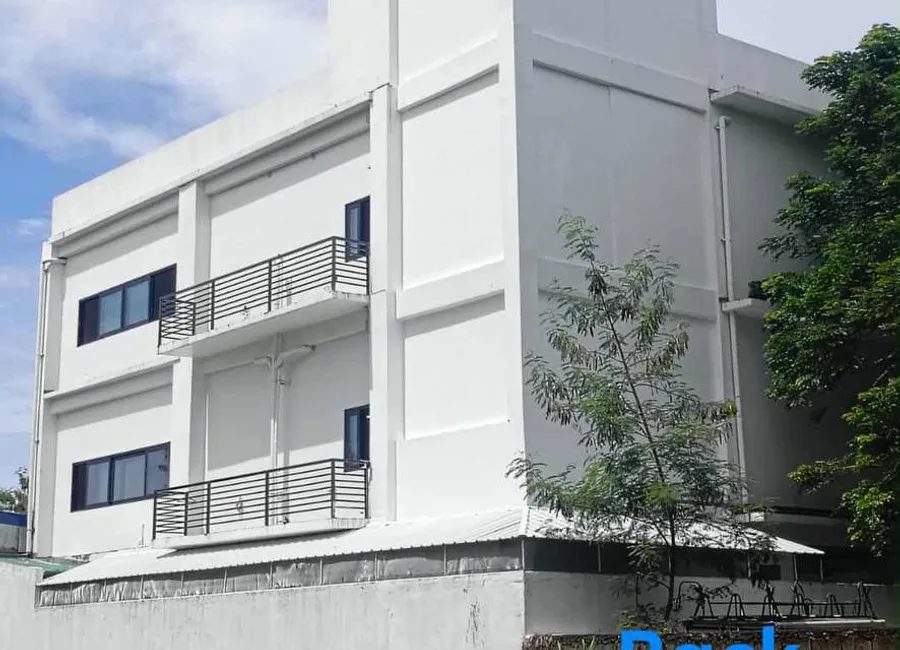 Industrial and commercial facility in the southern Metro Manila corridor
