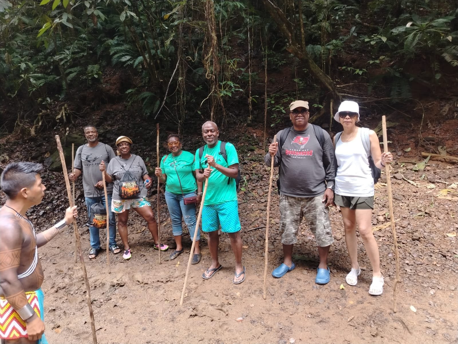 Ember&aacute; Village Experience