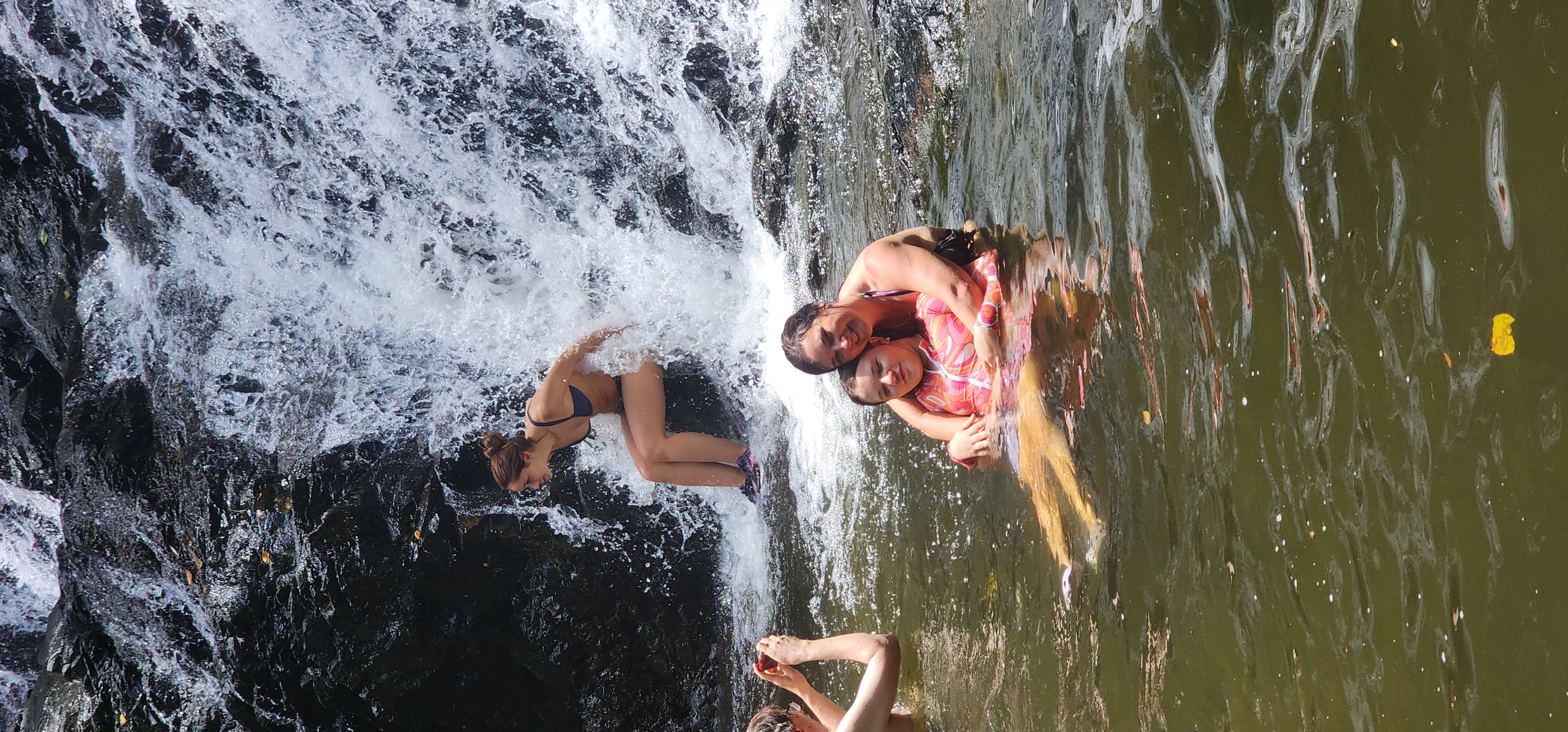 Ember&aacute; Village Experience