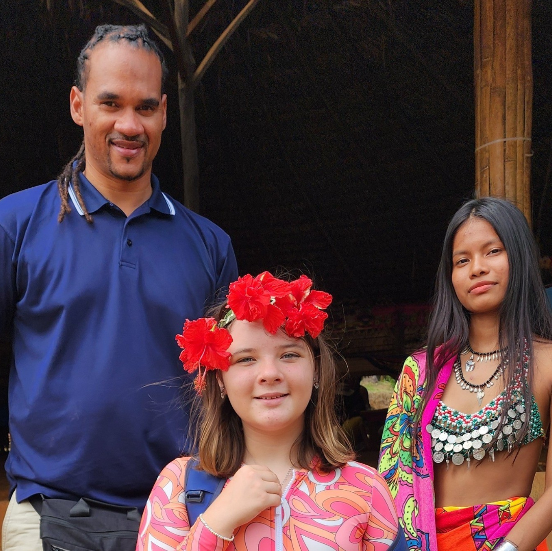 Ember&aacute; Village Experience