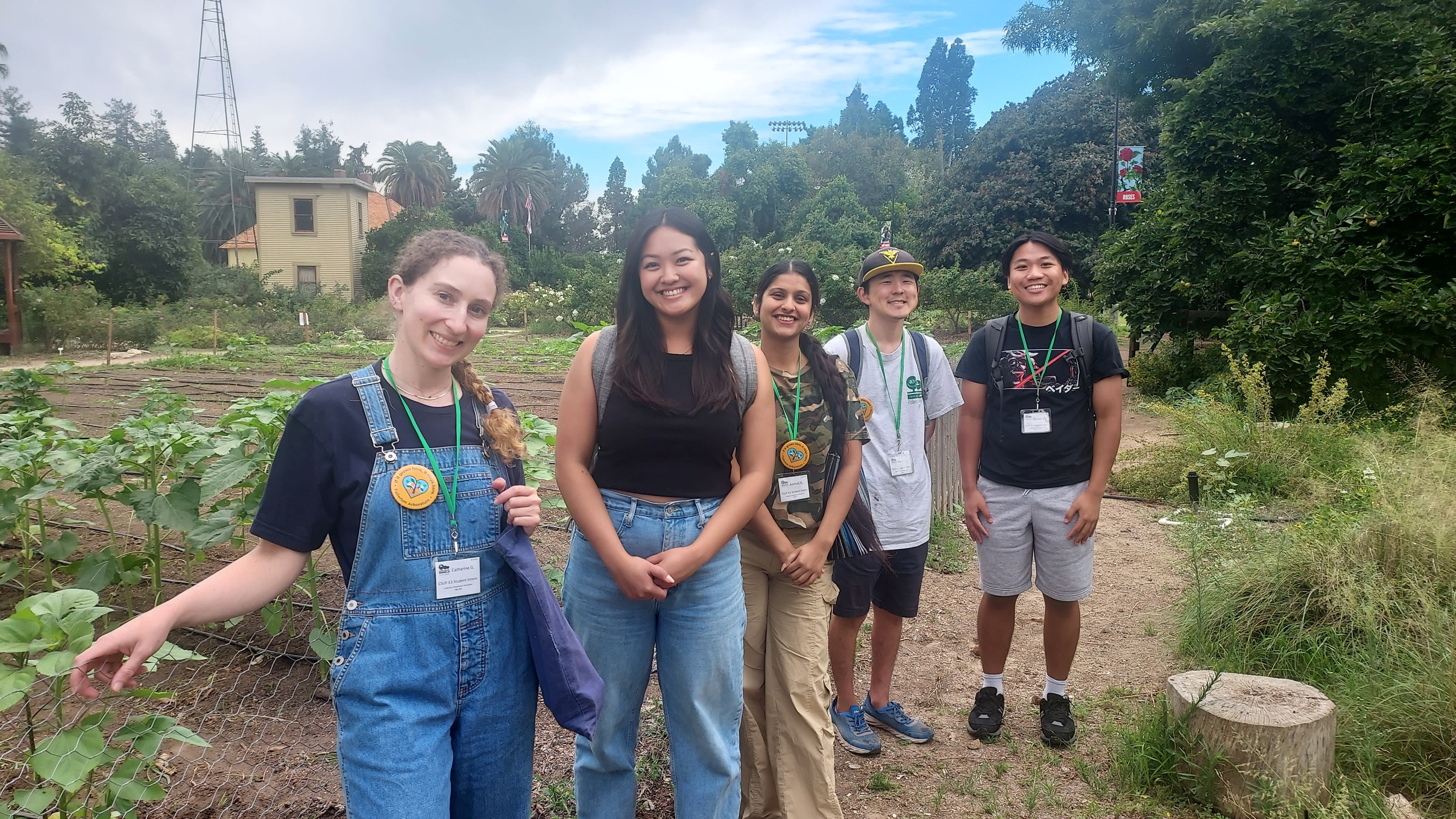 Students in E3 program in the arboretum