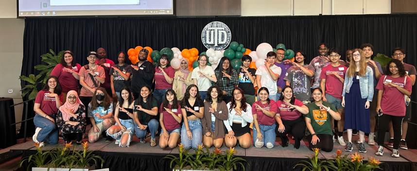 A group of people posing for a photo

AI-generated content may be incorrect.