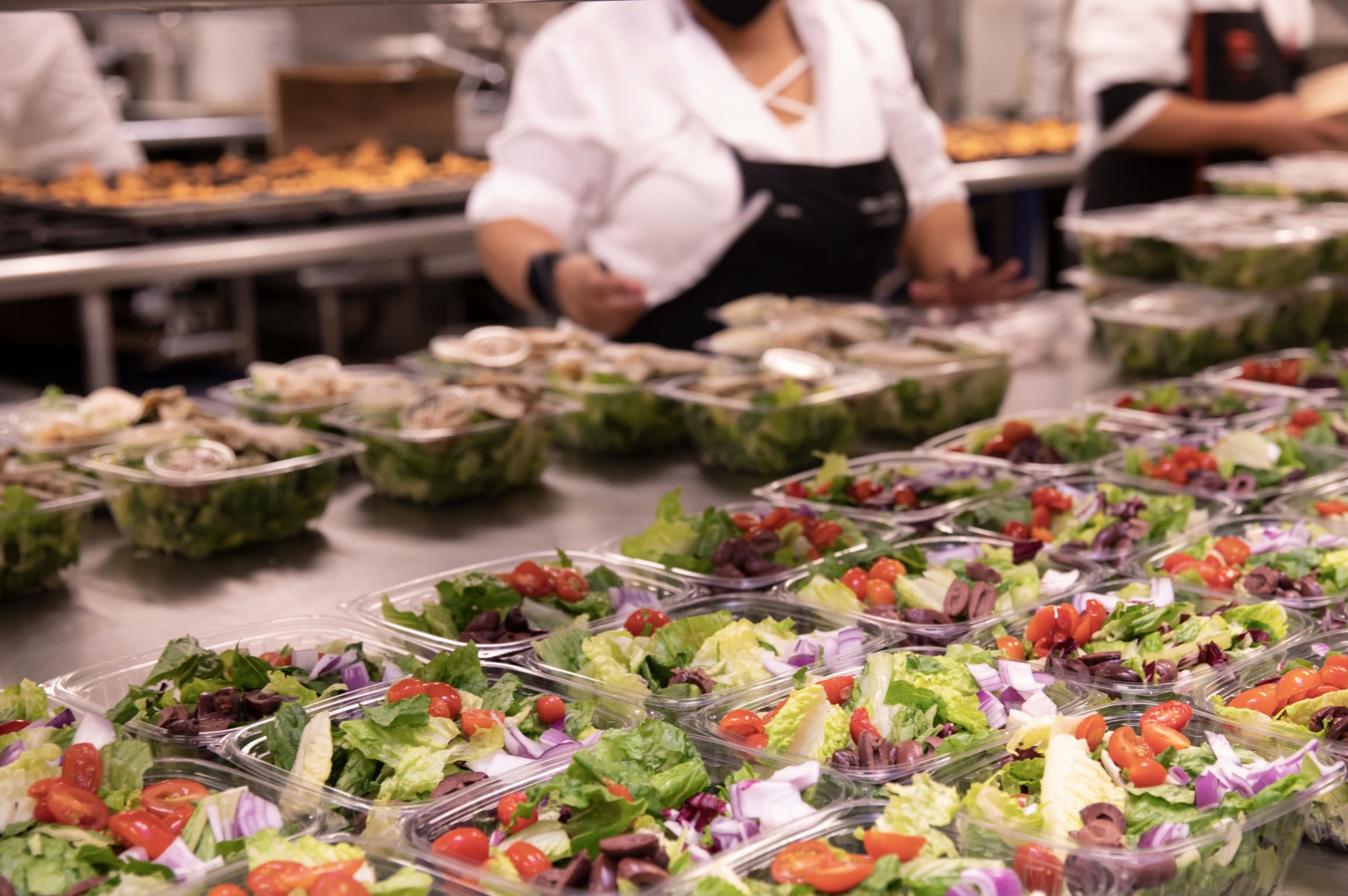 UCLA Dining prepares meals for veterans