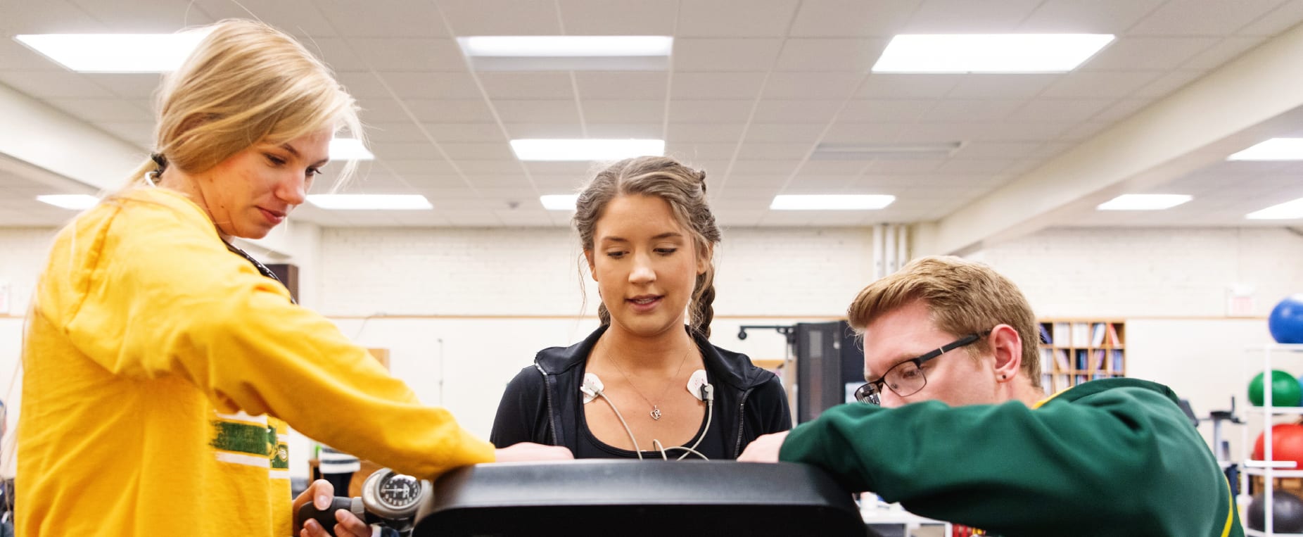 Image of exercise science students in lab