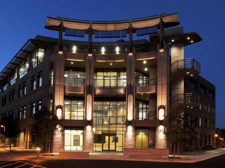 A picture of the UC Irvine Sue and Bill Gross Stem Cell Research Center at twilight.