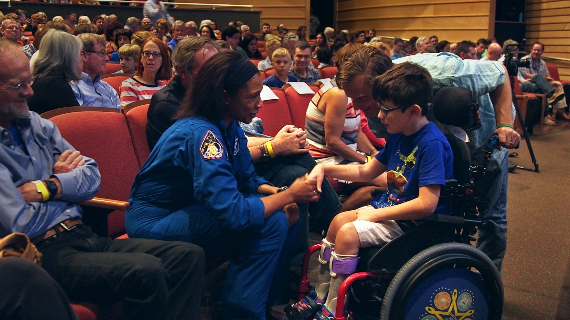 Dr. Jeannette Epps talks with student at Hot Science - Cool Talks event. 