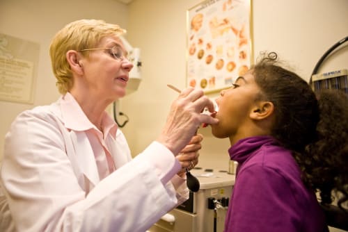 Dr. Margaretha Casselbrant examines a patient in her clinic