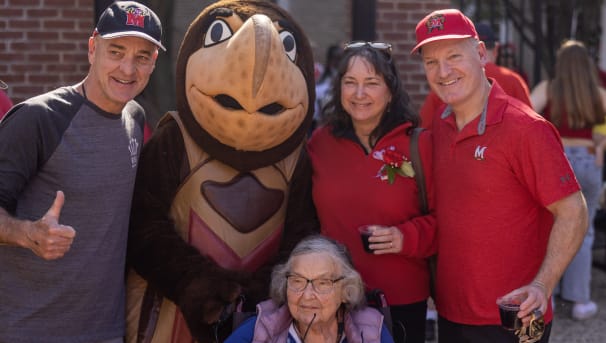 UMD Alumni posing with Testudo at Homecoming 2022