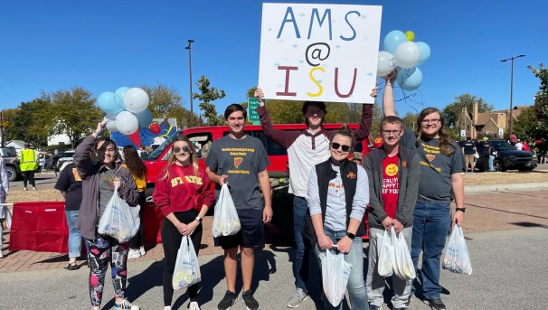 Students show school spirit in the 2021 Iowa State Homecoming Parade