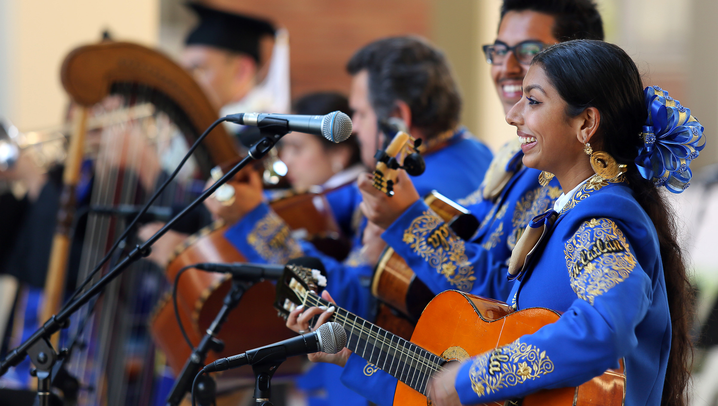 Mariachi de Uclatlán - Singing