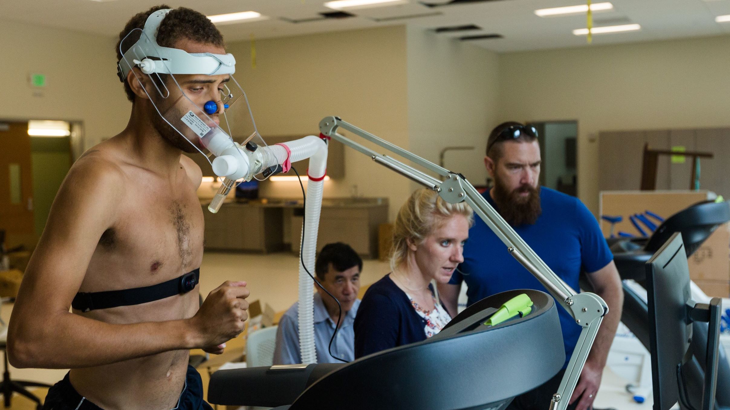 Measurement of oxygen consumption in exercise physiology lab - Kinesiology major