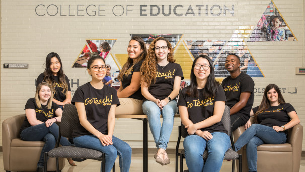 Dean's Endowed Student Teaching Award Image