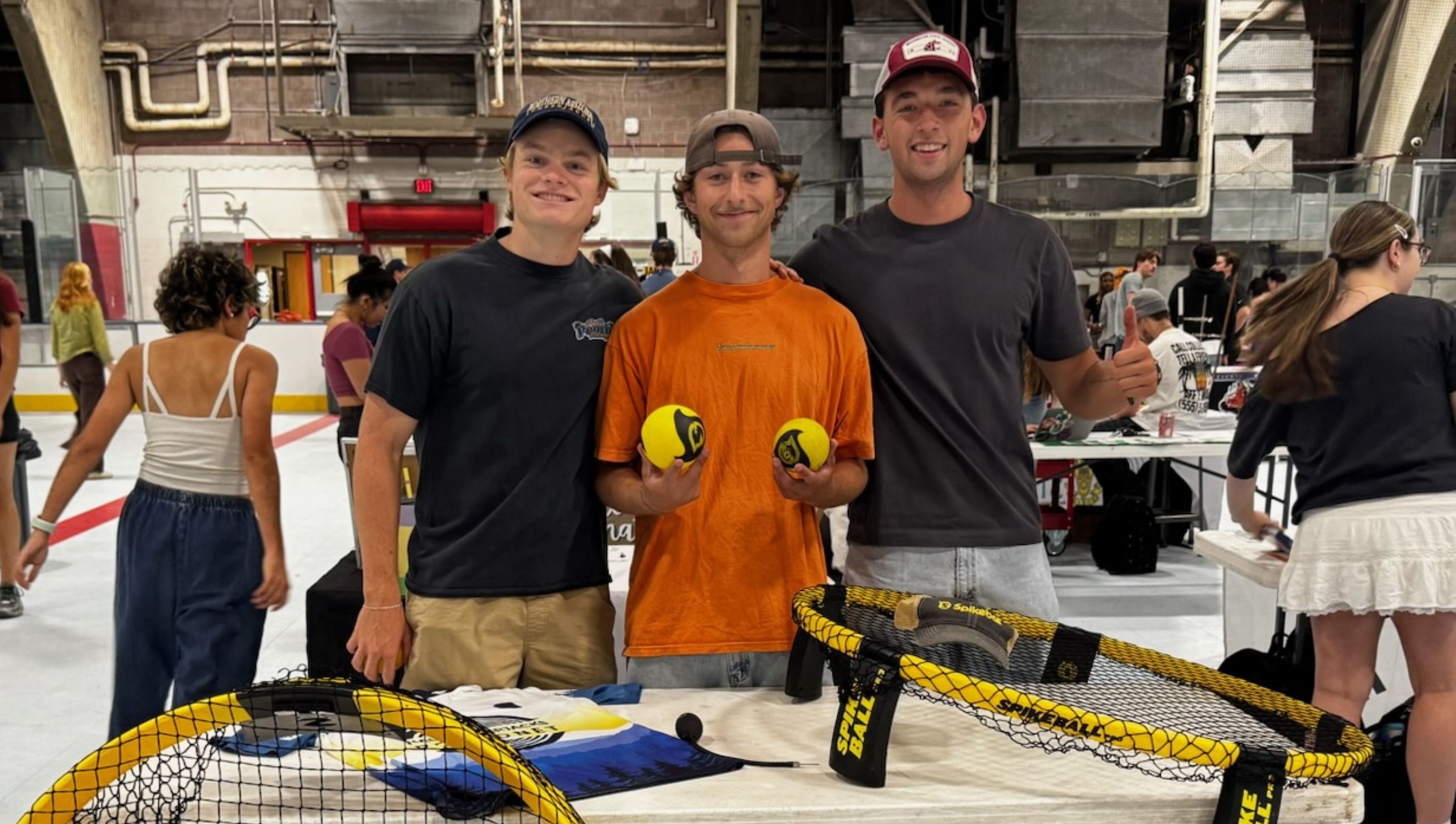 Northern Arizona Roundnet poses for a picture at the fall club fair.