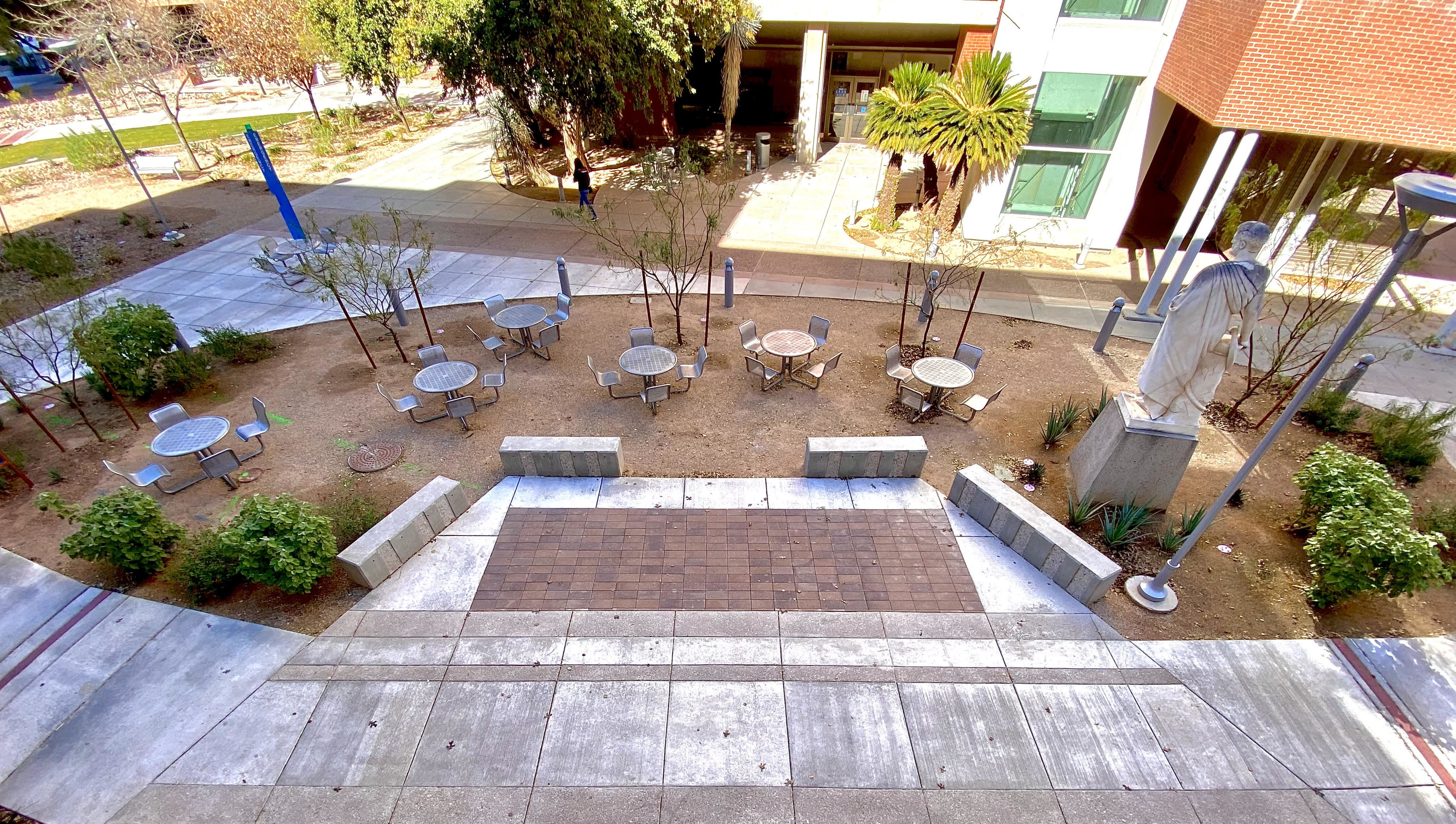 Skaggs Pharmaceutical Sciences Center courtyard