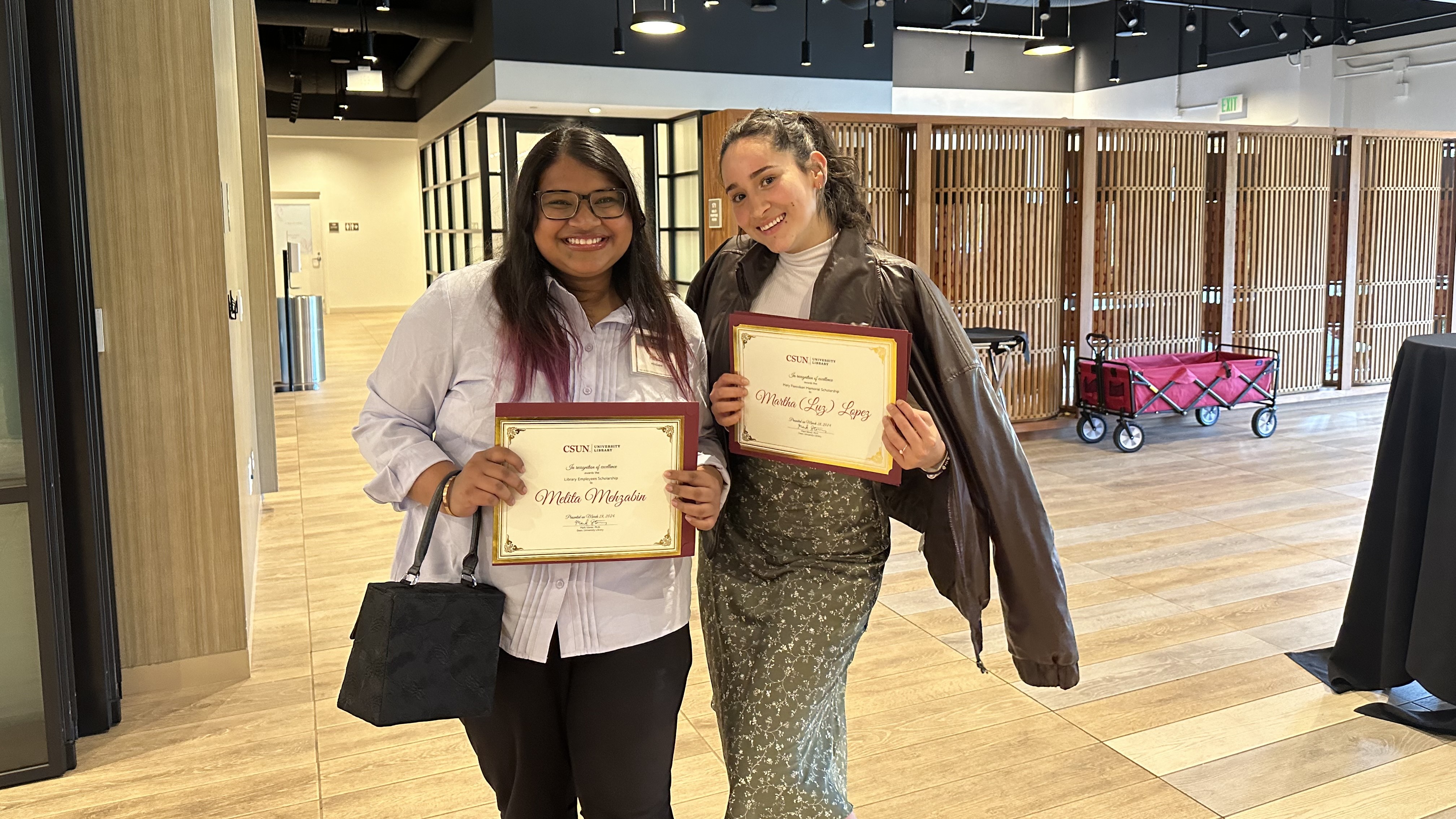 Melita Mehzabin receives Library Scholarship for excellence.